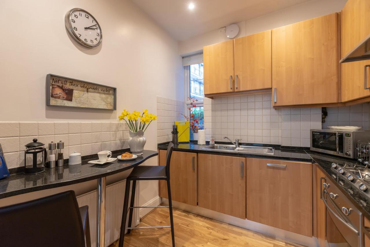 The Wanderlust - 1 Bedroom Apartment L Sleeps 4 With Sofa Bed L Prime Location Plus Free Wifi L Perfect For Business & Leisure Travelers L 15Percent Off Weekly & 20Percent Off Monthly Stays! 런던 외부 사진